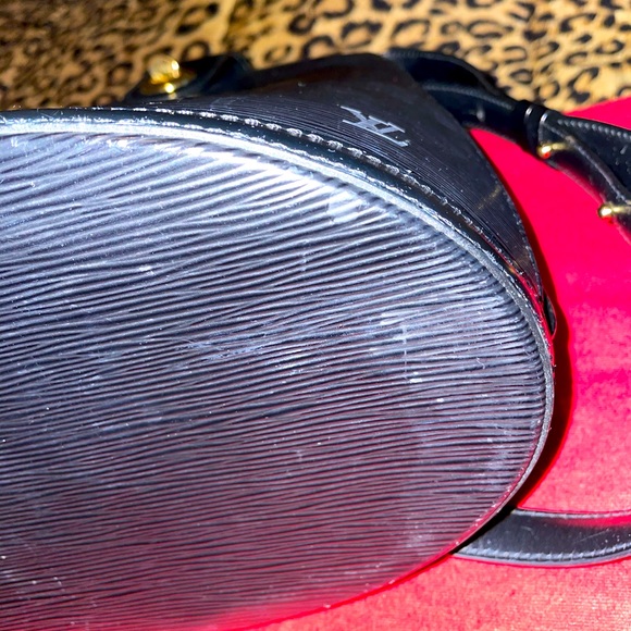 Authentic Louis Vuitton Epi Handbag - Picture 4 of 9